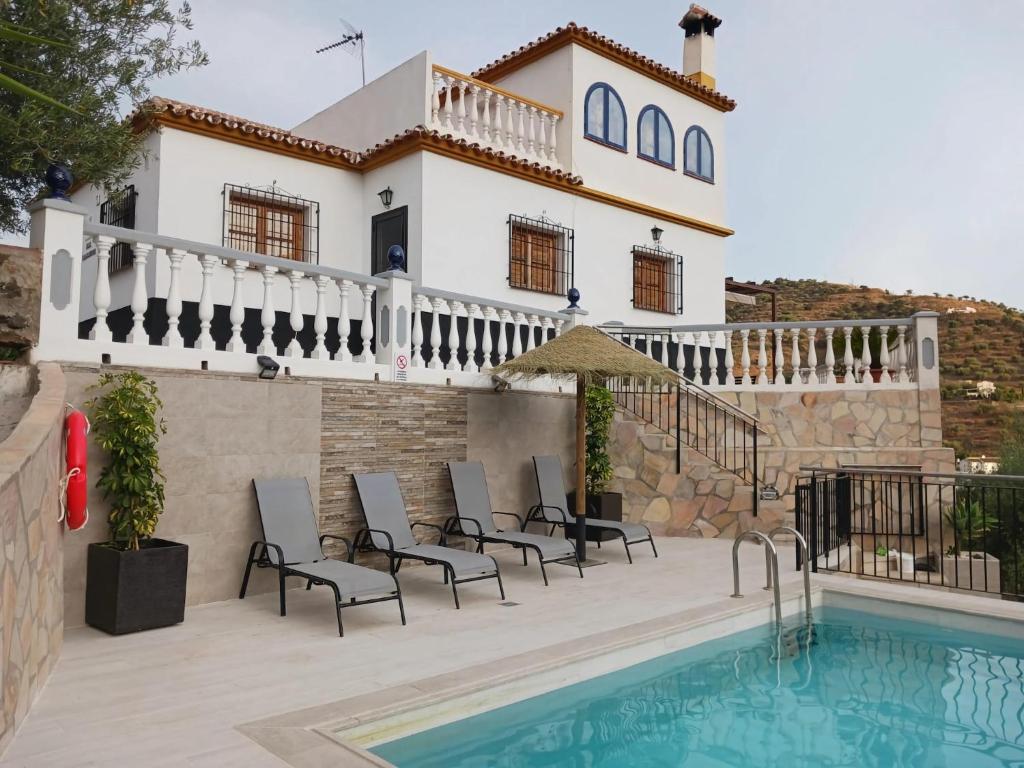 Sunny Solarium Holiday Home - 1