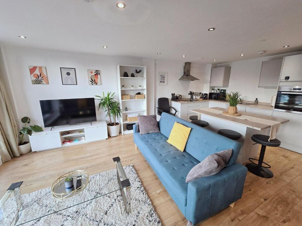 Sky View Balcony Suite - Parking & Panoramic Views, Leeds