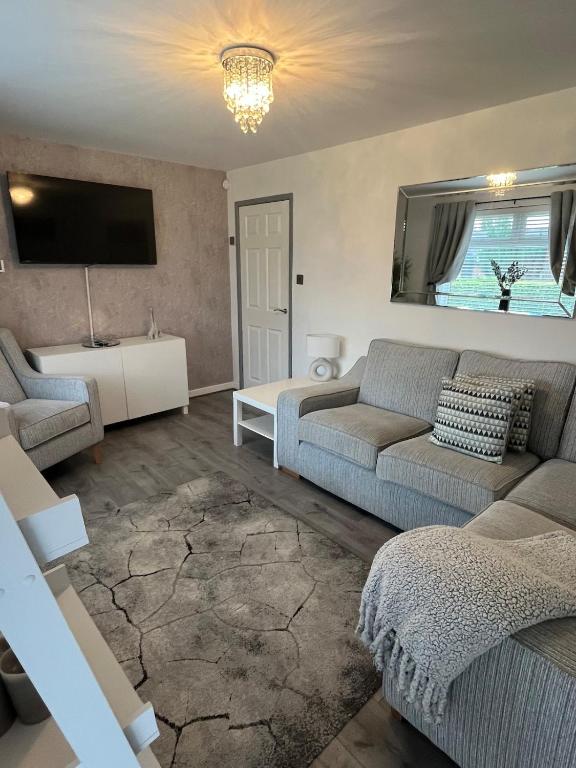 Modern & Cosy Bungalow in Chadderton, Hollinwood