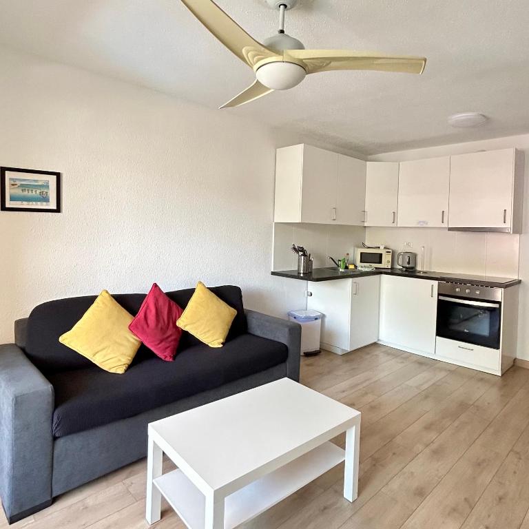 Pool view 2 bed duplex in Castle Harbour C207 - 2