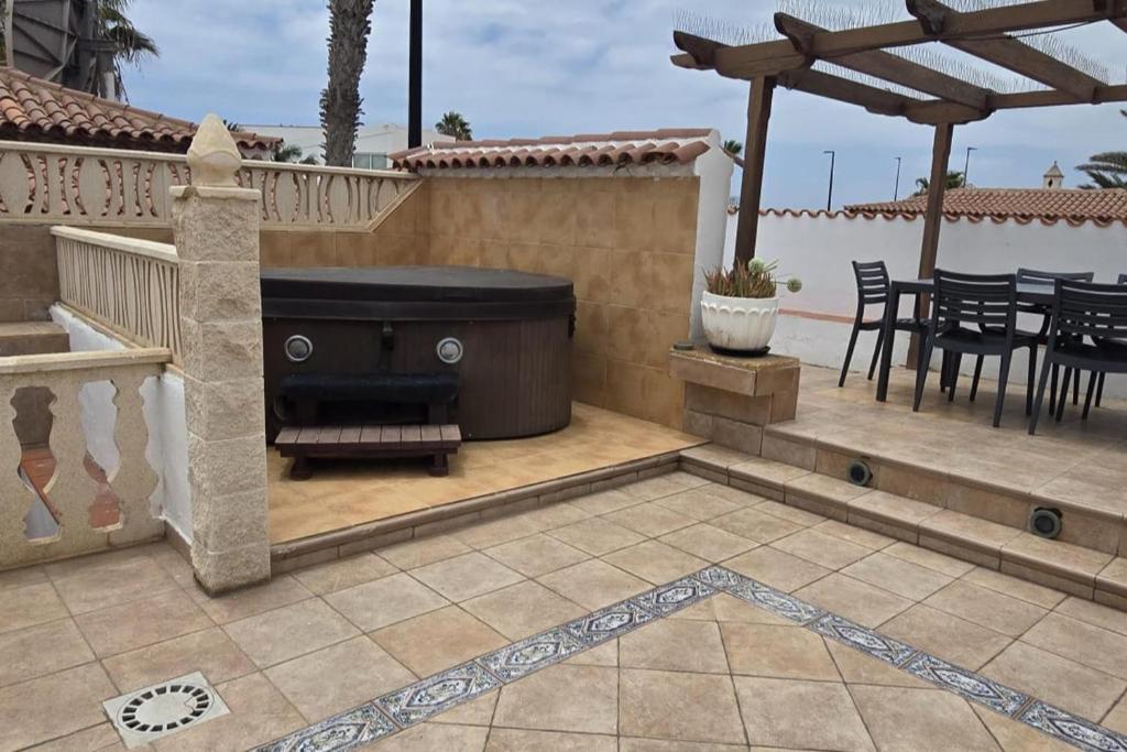 VILLA MALPAS Exceptional 3 Bed Villa - Sleeps 6 - Pool - HotTub- Parking - 3