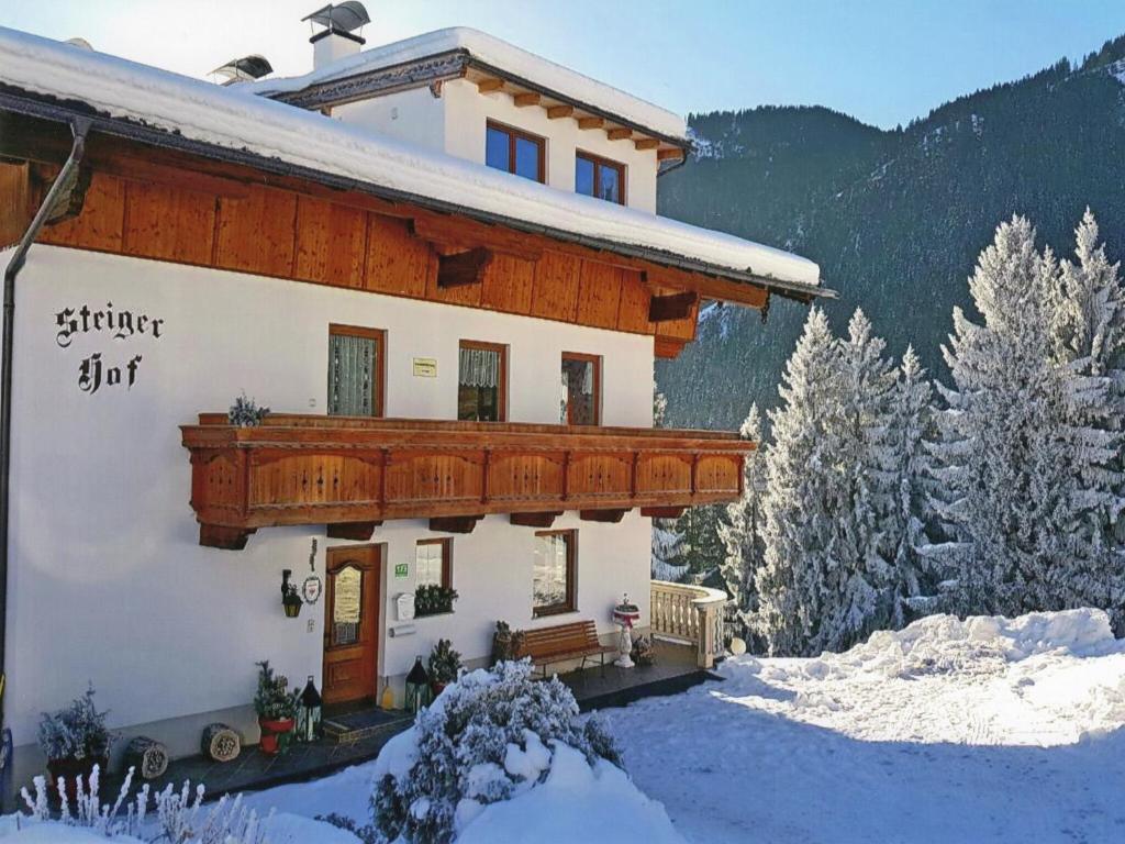 Apartment in Zillertal near Ski Slopes, Fügen