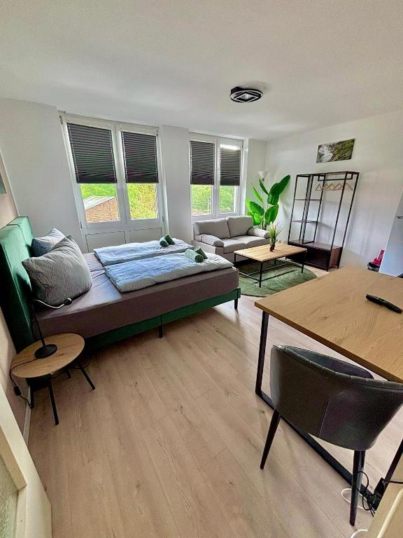 Larooms - WhiteRock#3 - StudioApartment, Merseburg