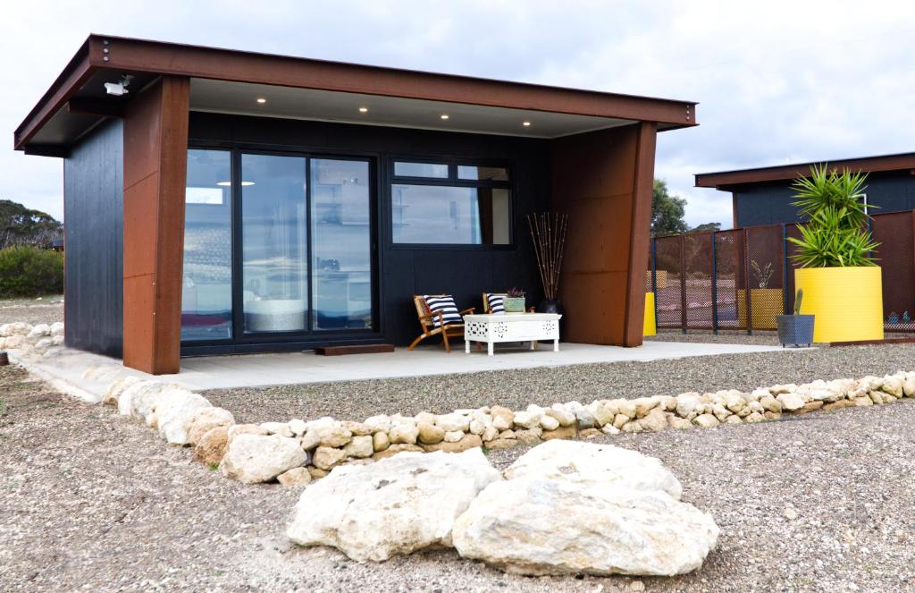 The Rusty Kangaroo - Spectacular Ocean View Couples Boutique Studio, Penneshaw