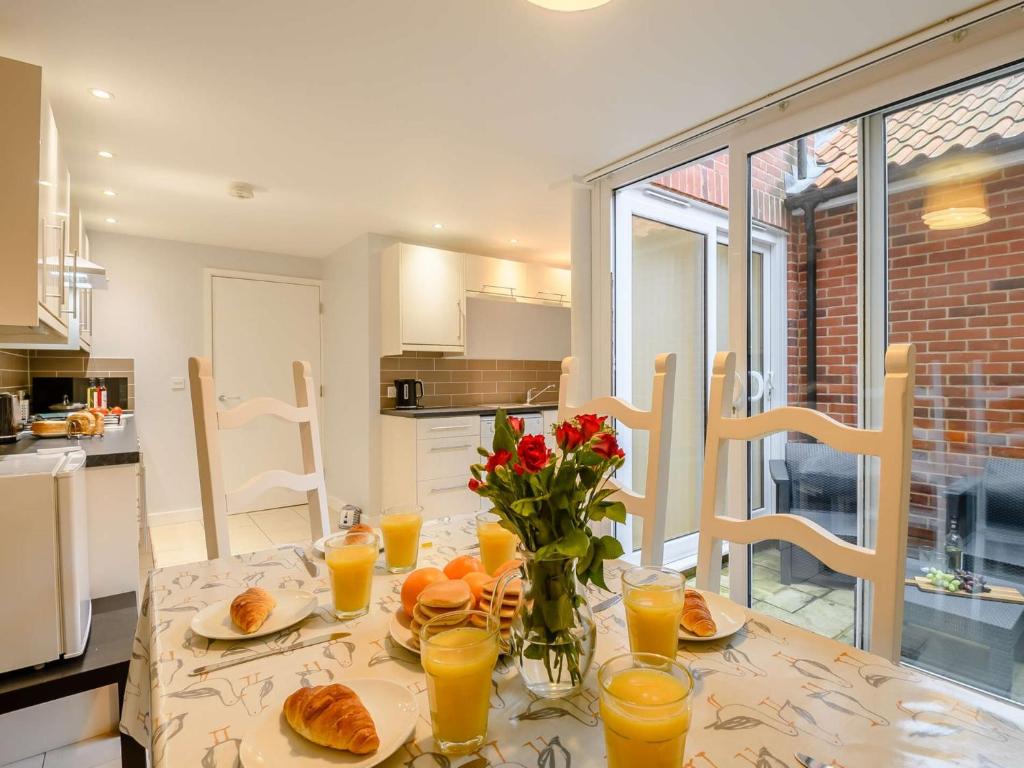 3 bed property in Cromer 90187, Cromer