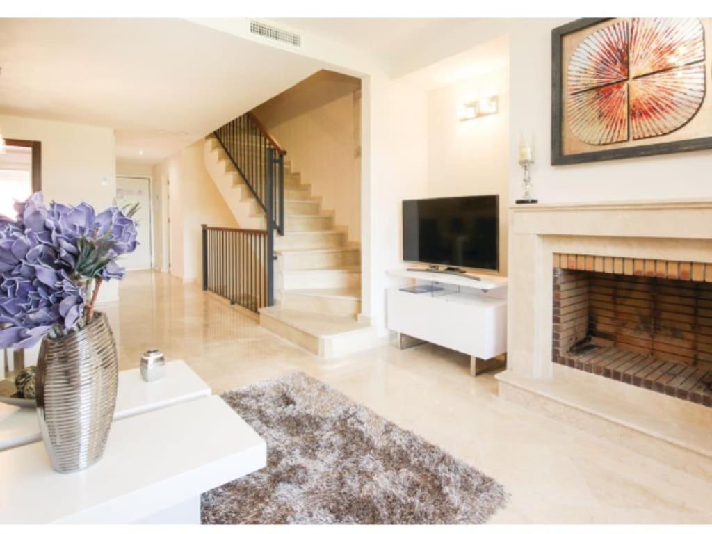 Cabopino stunning 4bedroom frontline golf house - 1