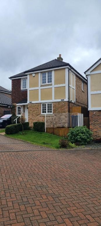 Tranquil Epsom Downs, Kingswood Warren