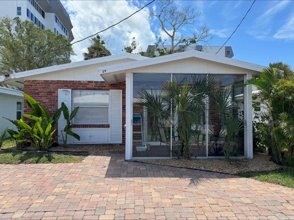 Beachfront Bliss for 4 with Sunroom & Pool Access on Siesta Key - Aloha Kai #34, Siesta Key
