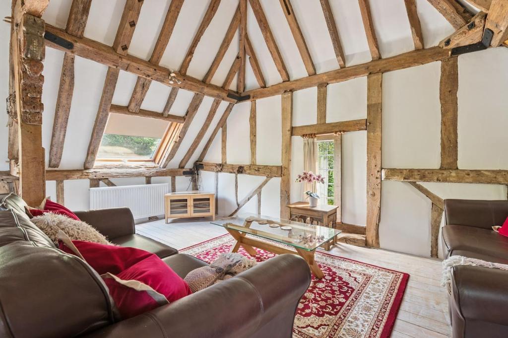 2-Bed Barn Escape, Private Drive and Gardens, Windlesham