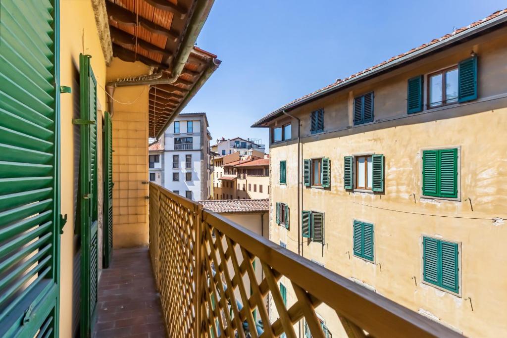 GuestHost - Ponte Vecchio Roomy Apartment - 2