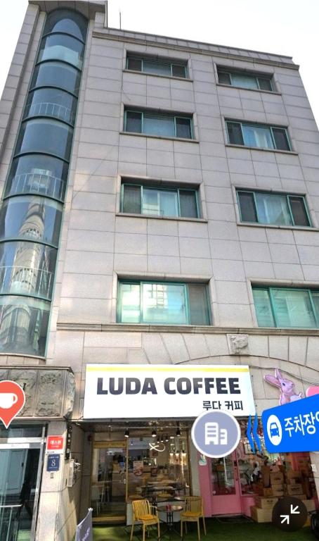 서울의 강남구 논현동 신규 숙소 #9호선 언주역 1분거리 #투룸 #6인가능 (강남구 논현동 신규 숙소 #9호선 언주역 1분거리 #투룸 #6인가능) :: 아고다 - Agoda