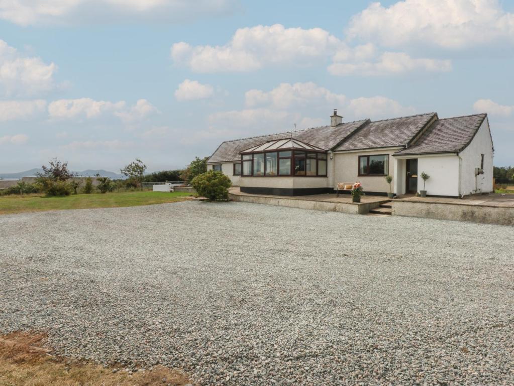 Tir Mawr, Llanfairpwllgwyngyll