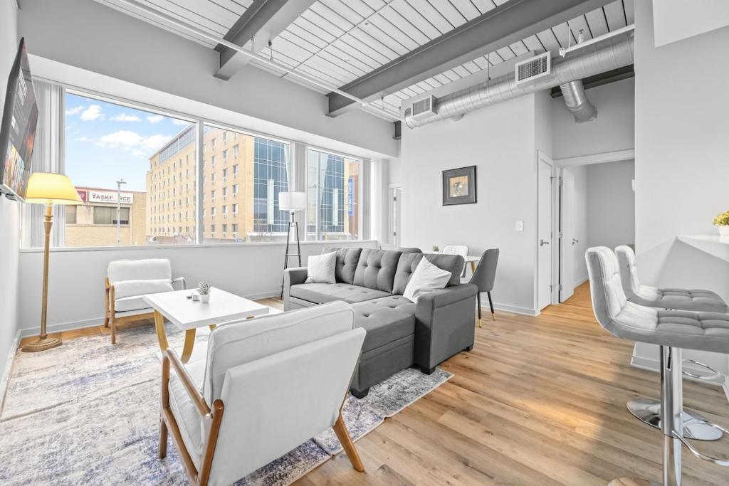 Spacious 2 BD Apt l Downtown Cleveland l Free Parking, Cleveland