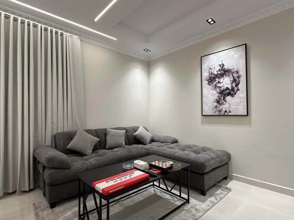 أستوديو بتصميم بسيط, Rijád