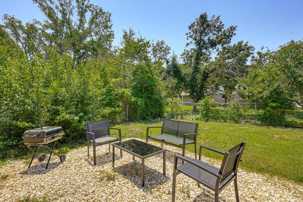 Group-Friendly Getaway with Fenced Yard in Temple!, Temple