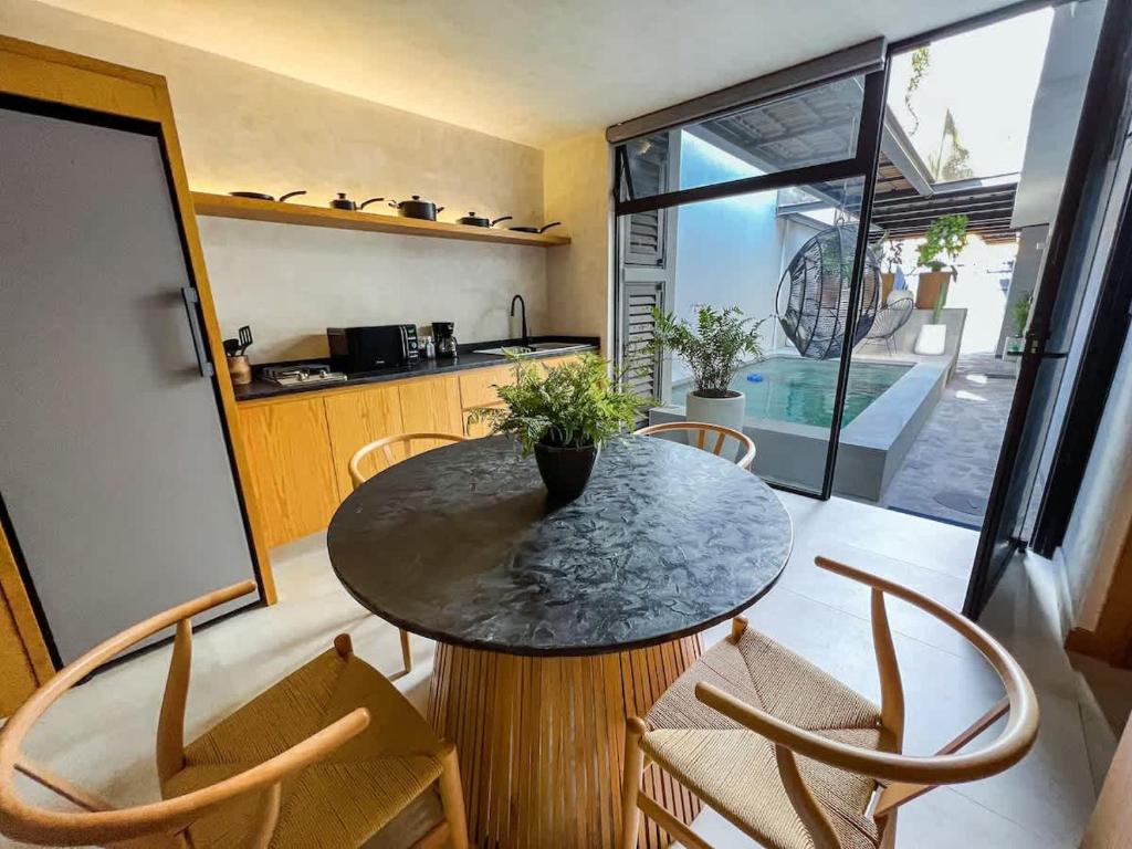 Rooftop & Private Pool Property Family - 3