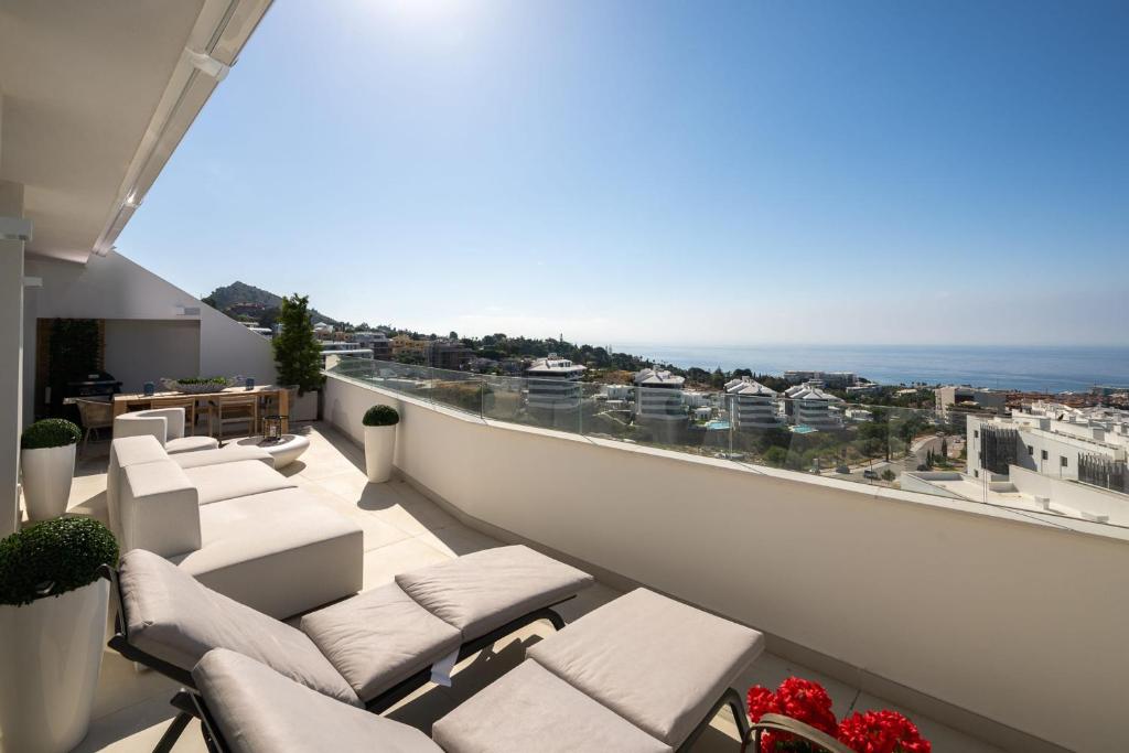 Luxury Penthouse with Panoramic Sea Views in Higuerón West - 5