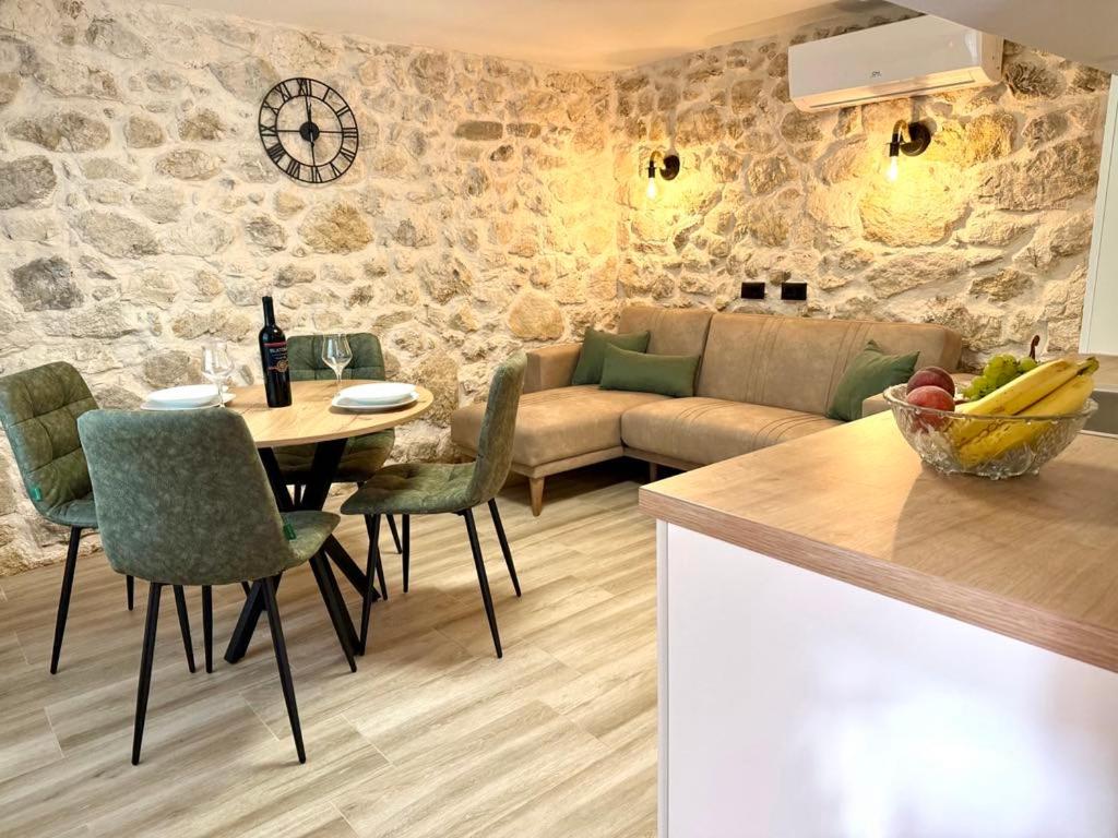 Apartman Roza, Konjic