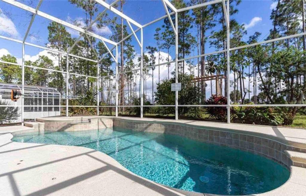 Kid-Friendly Home w Pool & Game Room Near Disney, Davenport