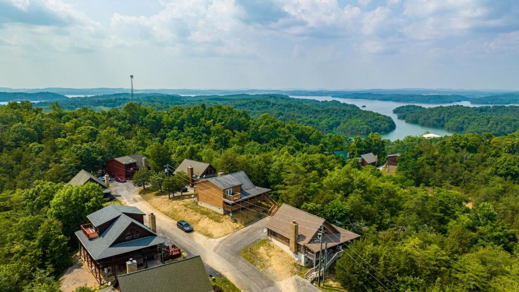 Panoramic Peak by American Patriot Getaways, Walnut Grove