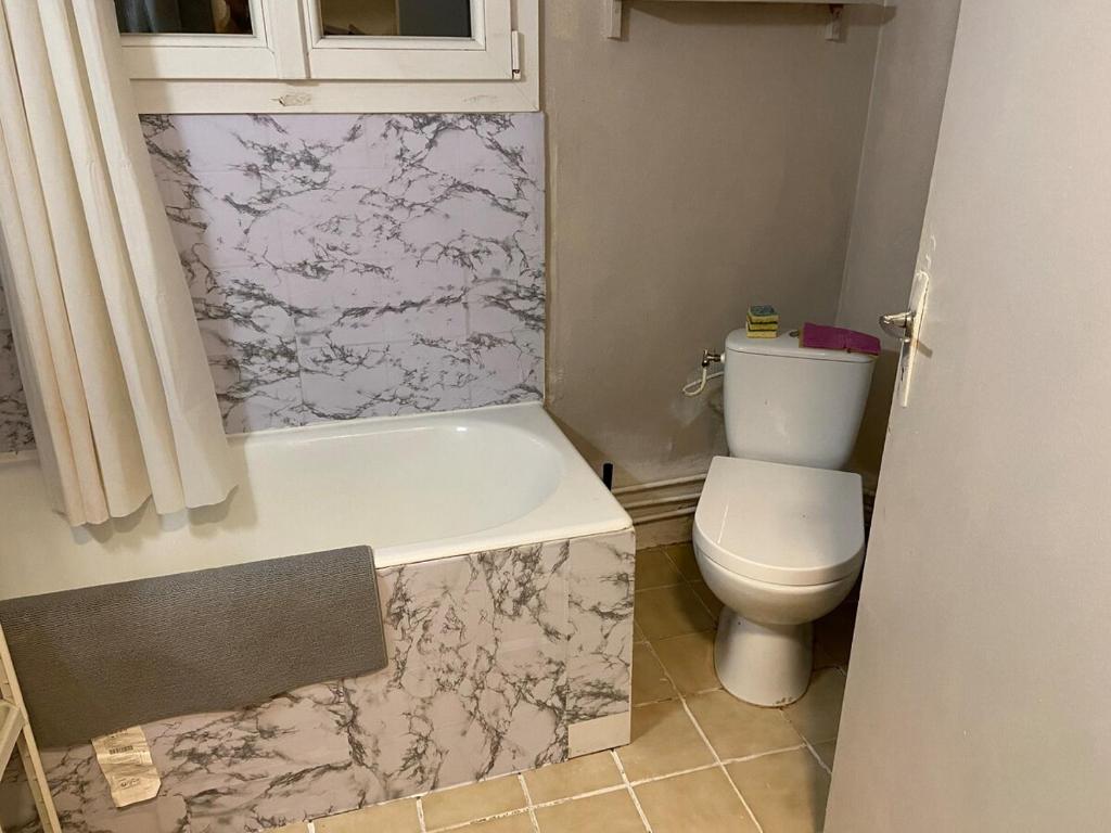 Beautiful chic studio with ultra-fast wifi - 4