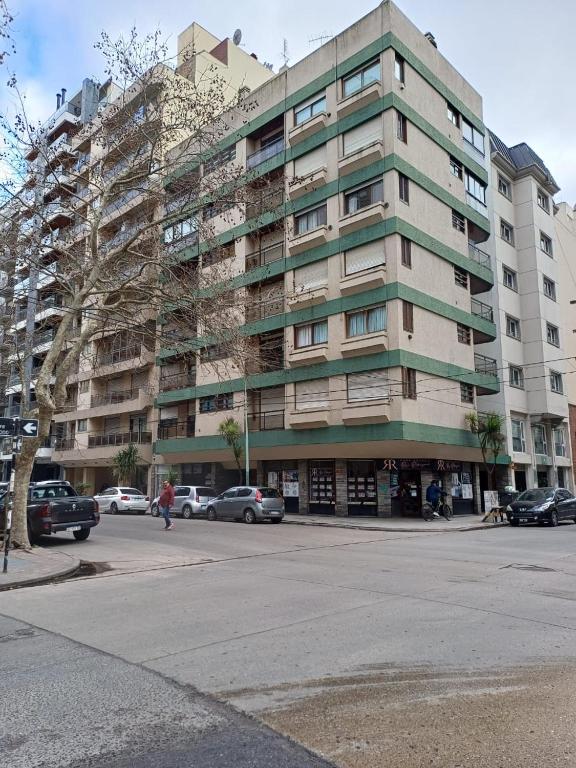 Hermoso Departamento con Balcón a 3 cuadras del Mar - La Perla - 3