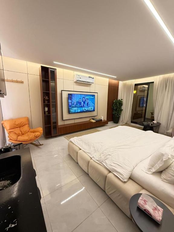 Spacious elegant studio with outdoor patio U13, Rijád