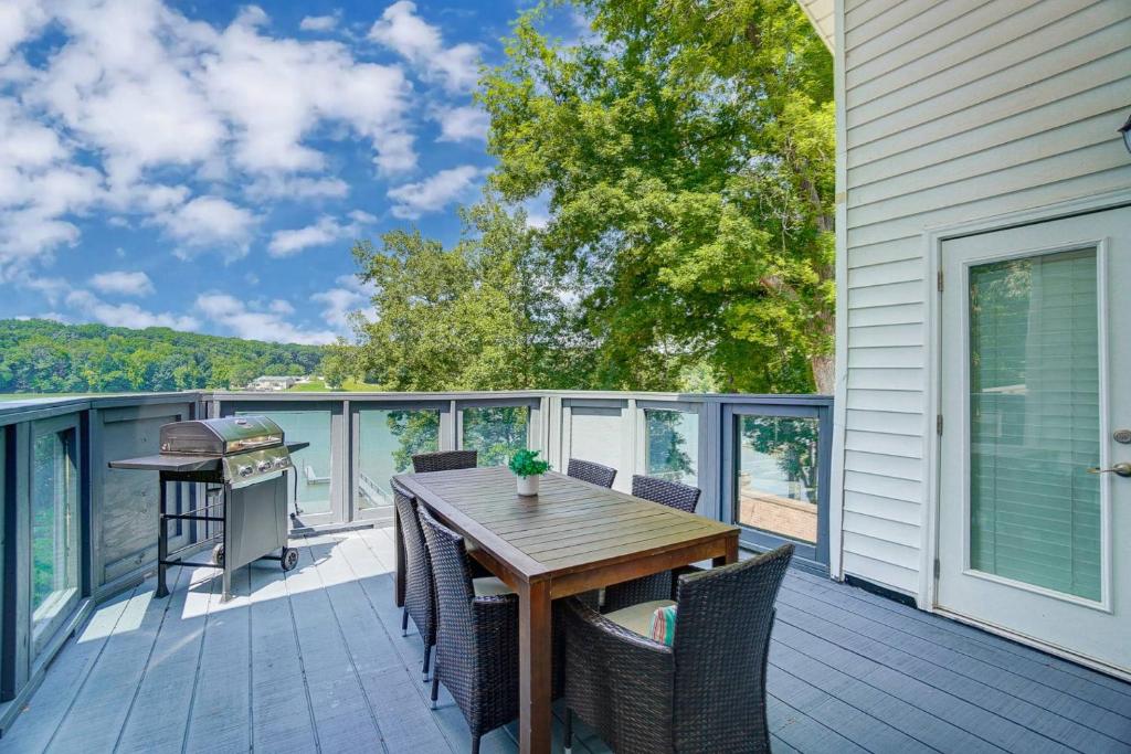 River's Edge, Charlotte