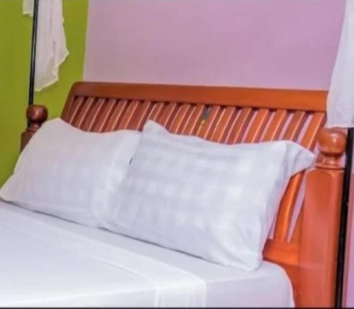 Mango Lodge, Boma la Ngombe