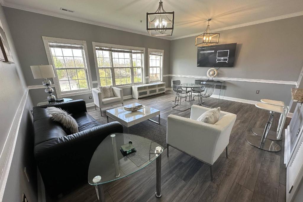 Now and Zen, Charlotte