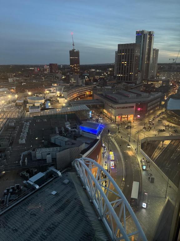 The Rotunda - High rise Birmingham City Studio Flat - The Bullring Shopping Mall - TV, Birmingham