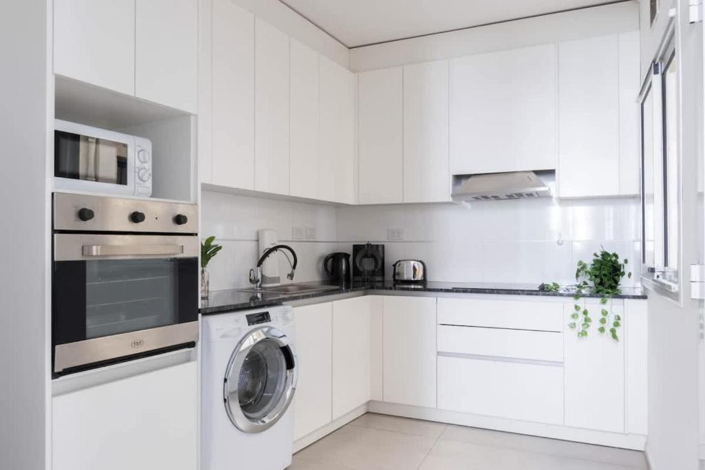 Vibes in Soho 'A' - 5 Bd Terrace & Pool - 3