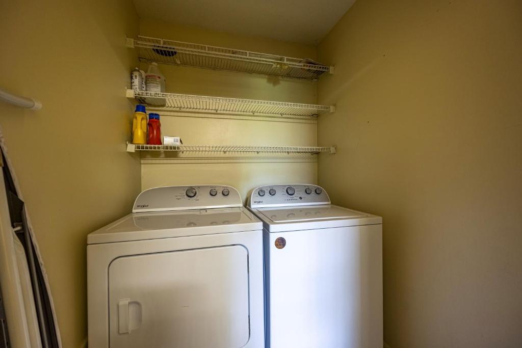 Cabbyshack by American Patriot Getaways, New Era