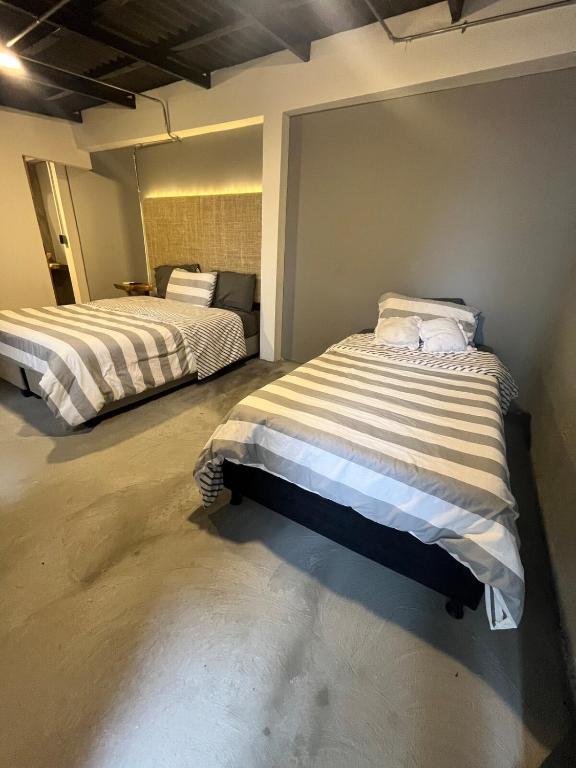 Room in Boutique Hotel! Perfect Location for 3! - 2