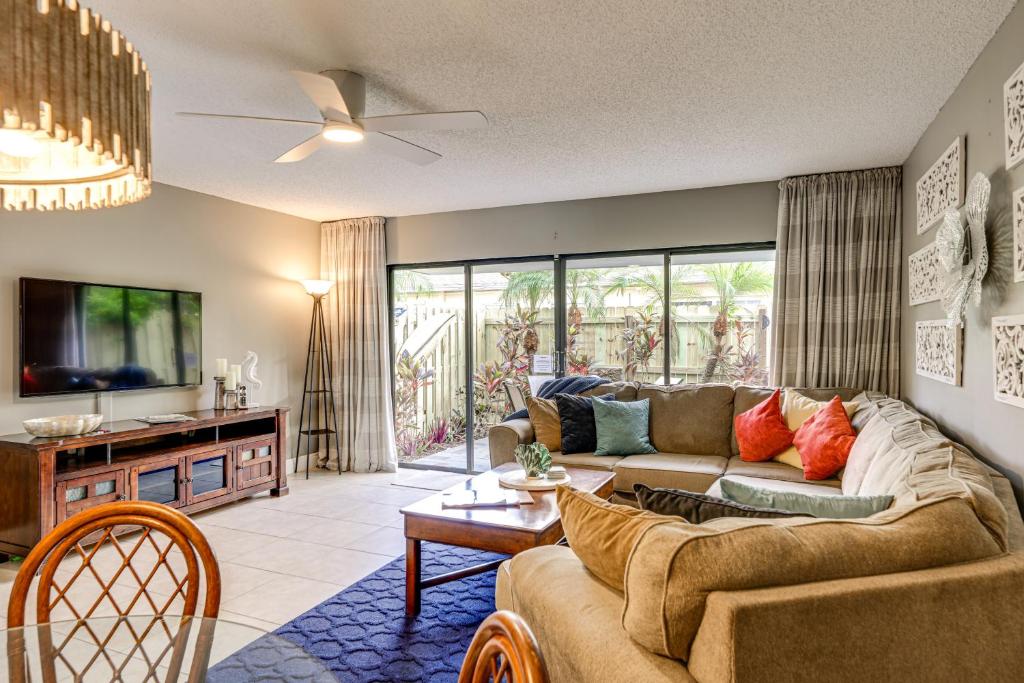 Steps to Shore Condo with Patio in West Palm Beach!, West Palm Beach