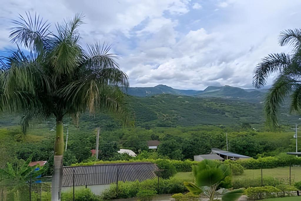 Reserva tu casa rodeada de naturaleza en Anapoima - 2