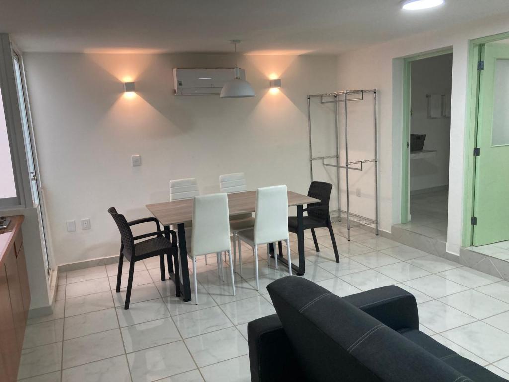 Luxurious Minimalist Apartment in Mazatlns Historic Center - 2