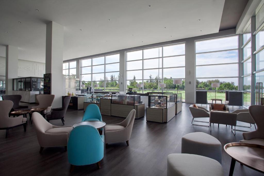 Shared lounge/TV area