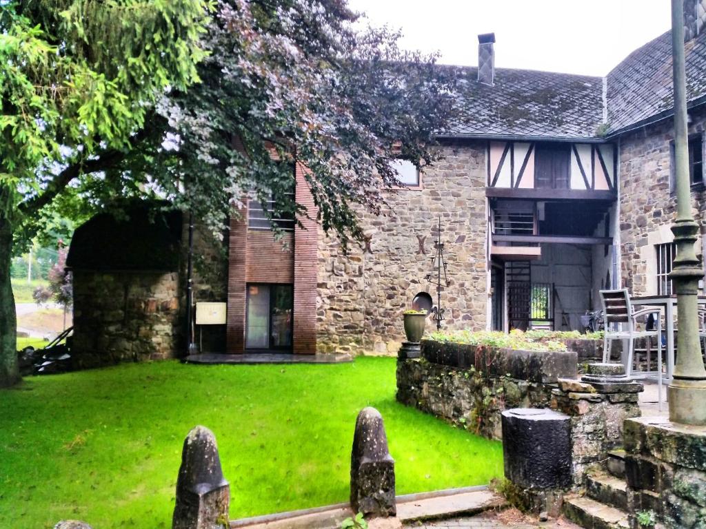 Manor house flat in Robertville, Robertville