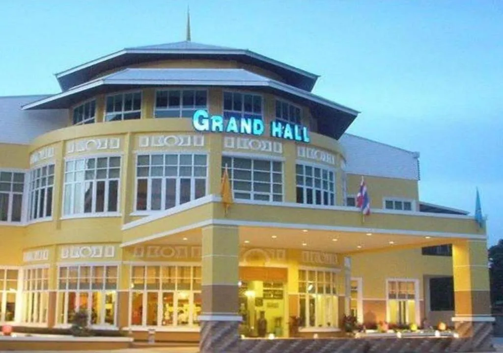 Grand Hill Resort and Spa, hotel in Nakhon Sawan