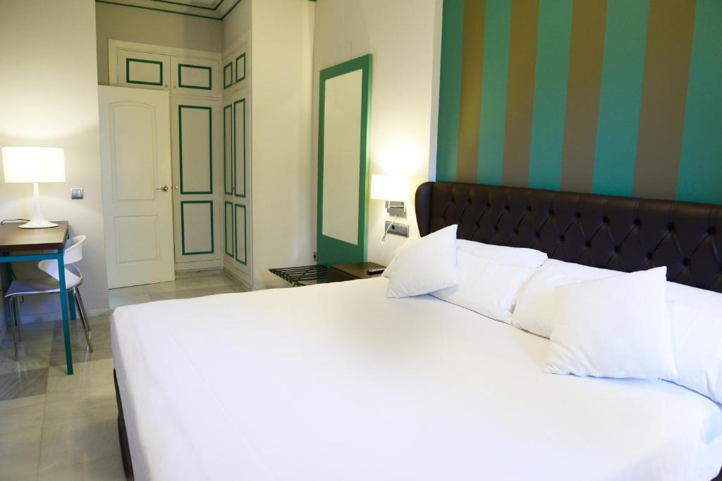 Hotel San Pablo Sevilla — Hotel rooms in Seville, Andalusia