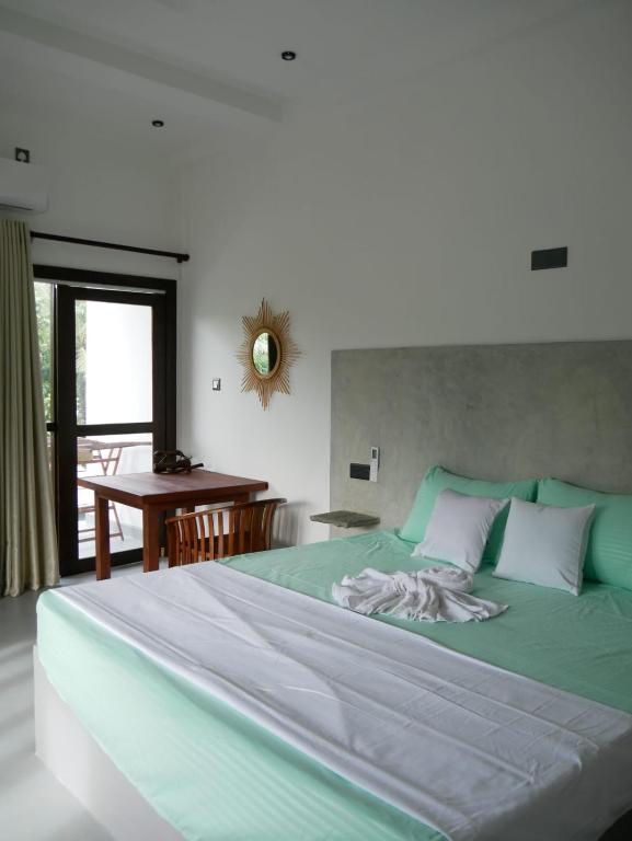 Sisiras river view, Weligama