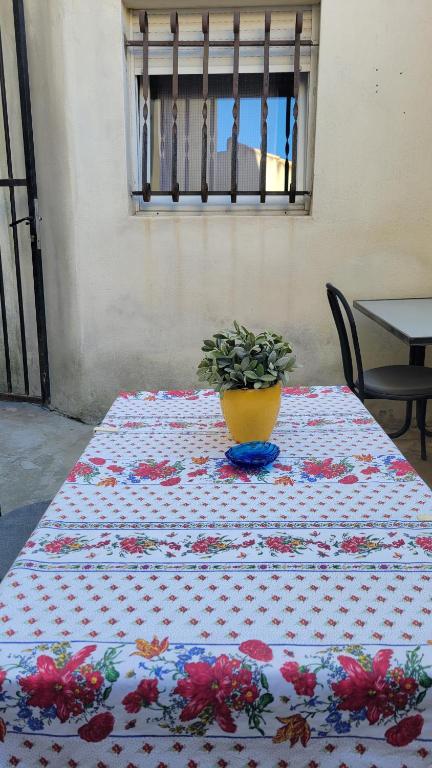 Apt avec extérieur, proche médiathèque, Sète