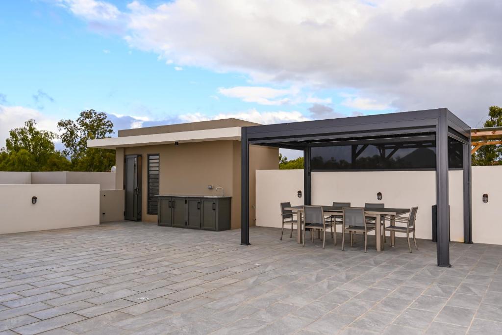 3 bd, 2 bth penthouse rooftop, 10 mns walk to beach, Flic-en-Flac