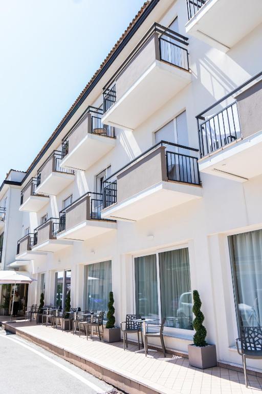 Hotel Laura - 1