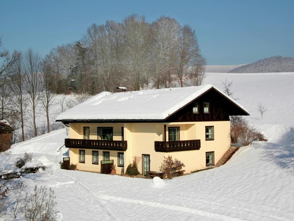 Ferienhaus mit Sauna in Skigebietsnähe, Drachselsried