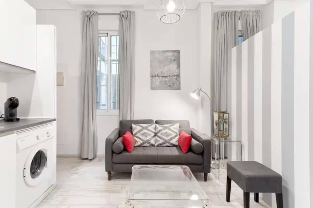 Central Studio, 3 min to Calle Larios, Ideal for Exploring Málaga - 4