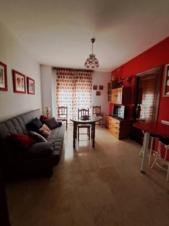 Universidad 1 by Southern Rooms, Jaén