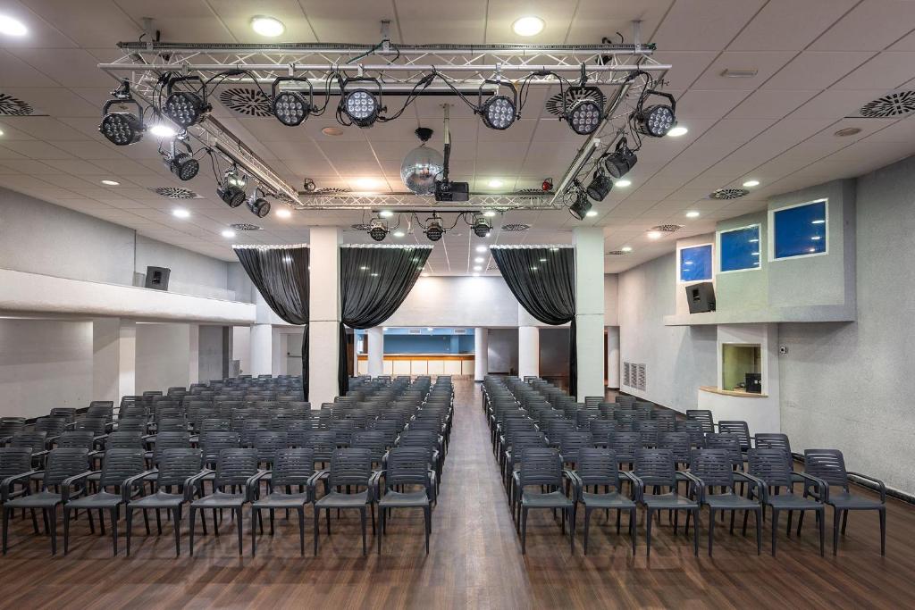 Tárgyalóterem/bálterem