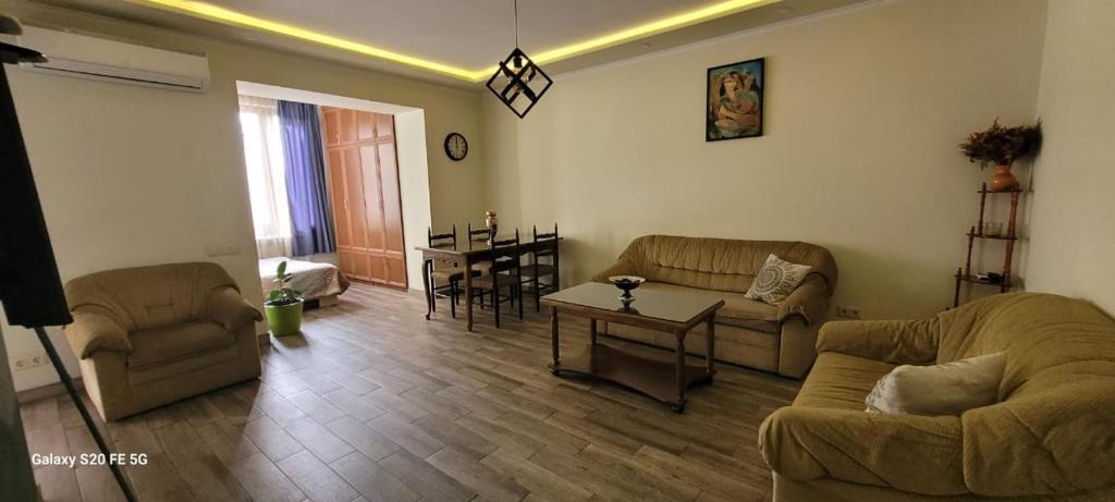 Для отдыха и работы, Aghk'ilisa